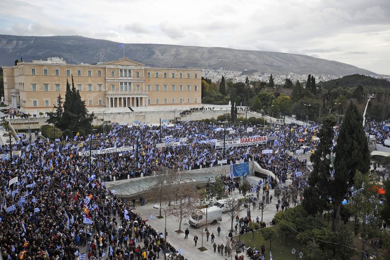 Ξένα ΜΜΕ για τα χημικά στο συλλαλητήριο για τη Μακεδονία: Ειρηνικοί διαδηλωτές & παιδιά έφυγαν πανικόβλητοι | iefimerida.gr 3