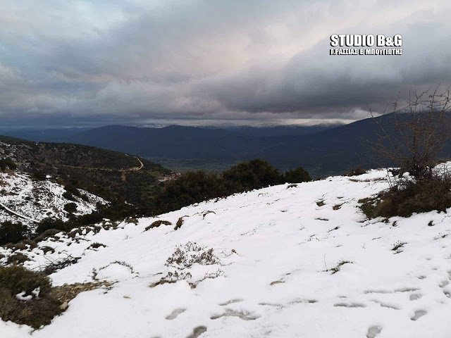 Μοναδικά καρέ: Η ώρα που δύει ο ήλιος στις χιονισμένες κορυφές της Αργολίδας [εικόνες] | iefimerida.gr 0