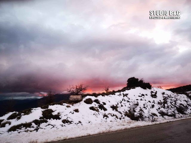 Μοναδικά καρέ: Η ώρα που δύει ο ήλιος στις χιονισμένες κορυφές της Αργολίδας [εικόνες] | iefimerida.gr 4