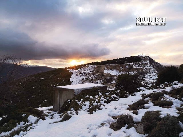 Μοναδικά καρέ: Η ώρα που δύει ο ήλιος στις χιονισμένες κορυφές της Αργολίδας [εικόνες] | iefimerida.gr 5