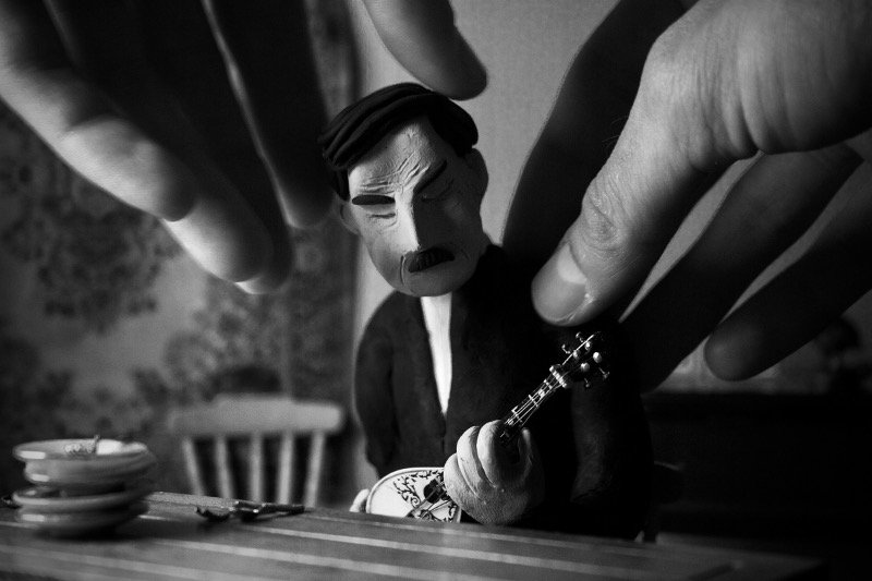 Τοποθετώντας την πύλινη κούκλα για την πρώτη μεγάλου μήκους stop motion ταινία