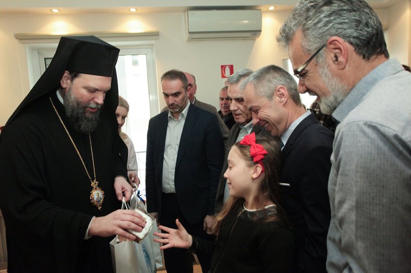 Ο Μητροπολίτης Νέας Ιωνίας και Φιλαδελφείας Γαβριήλ συνομιλεί με τα μέλη της «ΑΠΟΣΤΟΛΗΣ» 