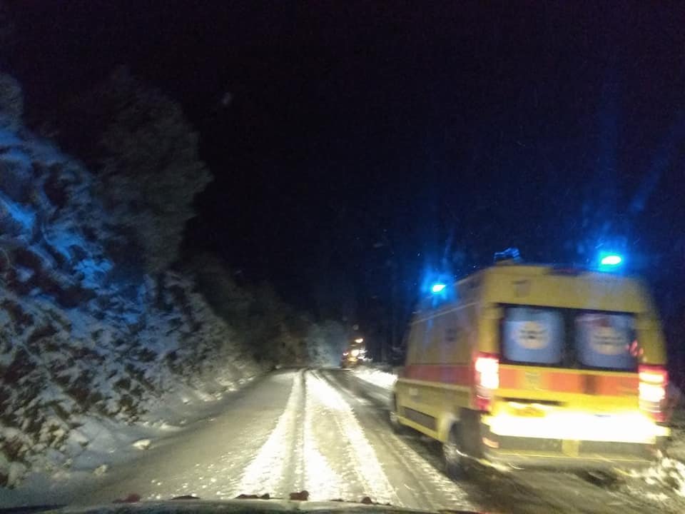 Το εκχιονιστικό μπήκε μπροστά και άνοιγε το δρόμο
