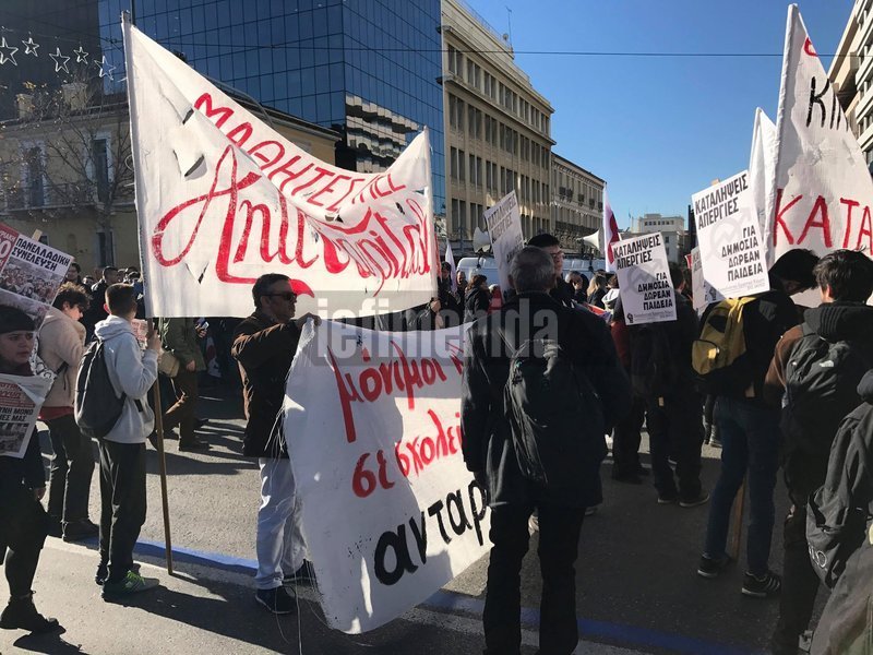 Ξανά στους δρόμους σήμερα οι εκπαιδευτικοί -Διαμαρτυρία στη Βουλή [εικόνες & βίντεο] | iefimerida.gr 11