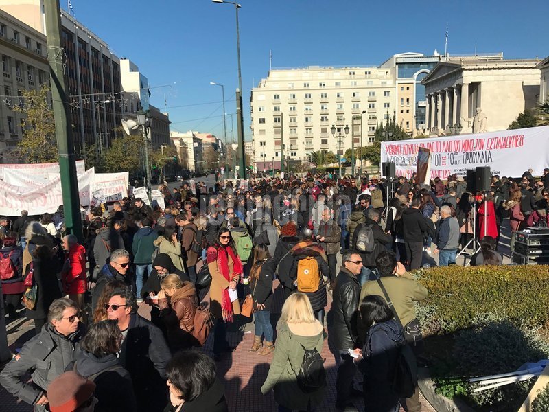 Ξανά στους δρόμους σήμερα οι εκπαιδευτικοί -Διαμαρτυρία στη Βουλή [εικόνες & βίντεο] | iefimerida.gr 8
