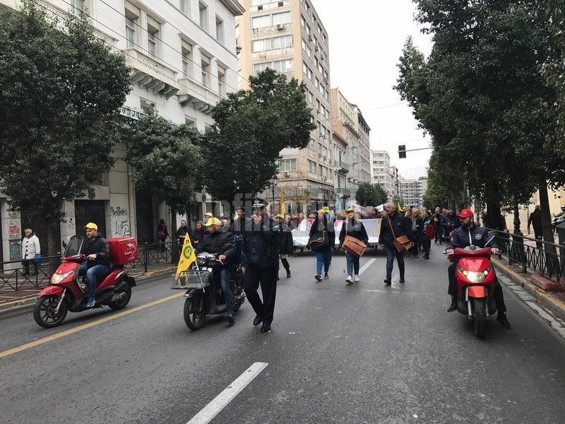 Διαμαρτυρία εργαζομένων των ΕΛΤΑ στο υπ. Οικονομικών -Για τις 2.500 απολύσεις [εικόνες] | iefimerida.gr 1