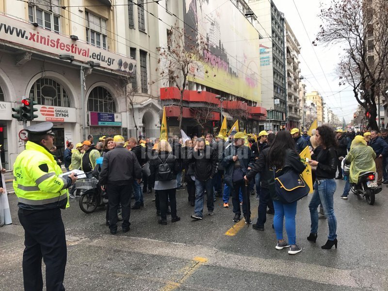 Διαμαρτυρία εργαζομένων των ΕΛΤΑ στο υπ. Οικονομικών -Για τις 2.500 απολύσεις [εικόνες] | iefimerida.gr 5