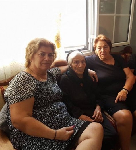 Καλύμνια γιαγιά πάει για ρεκόρ Γκίνες: Εχει 87 δισέγγονα, 50 εγγόνια και 2 τρισέγγονα [εικόνες] | iefimerida.gr 1