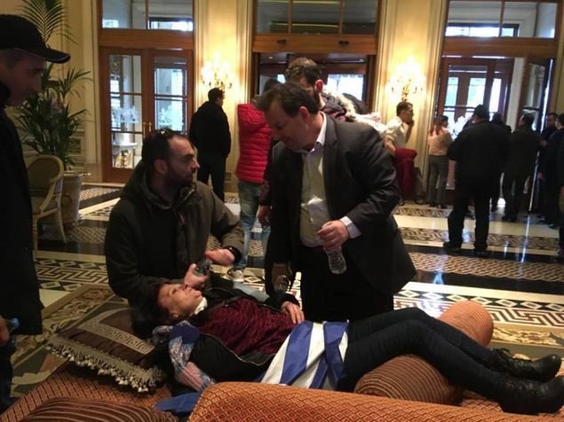 Διέλυσαν το συλλαλητήριο: Χημικά, ξύλο, μαχαιρώματα, λιποθυμίες [εικόνες & βίντεο] | iefimerida.gr 2