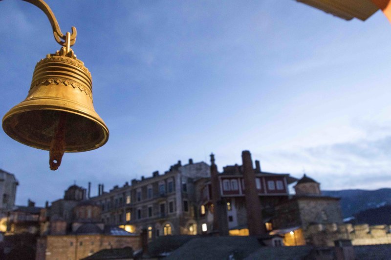 Χριστούγεννα στο Αγιον Ορος -Στιγμές κατάνυξης στη χιονισμένη Μονή Βατοπεδίου [εικόνες] | iefimerida.gr 8