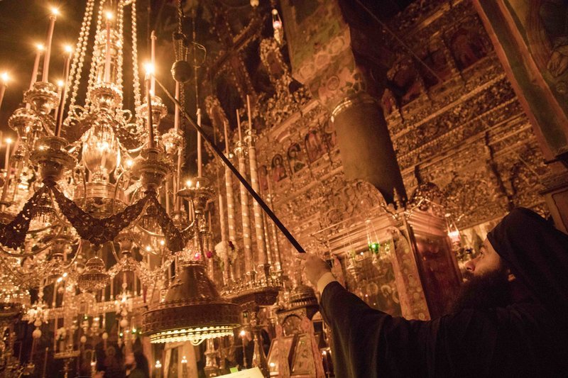 Χριστούγεννα στο Αγιον Ορος -Στιγμές κατάνυξης στη χιονισμένη Μονή Βατοπεδίου [εικόνες] | iefimerida.gr 1