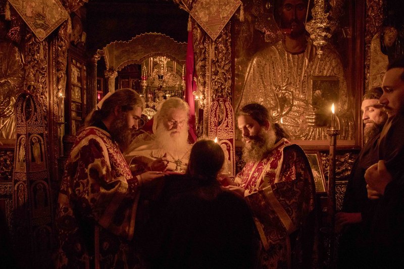 Χριστούγεννα στο Αγιον Ορος -Στιγμές κατάνυξης στη χιονισμένη Μονή Βατοπεδίου [εικόνες] | iefimerida.gr 2