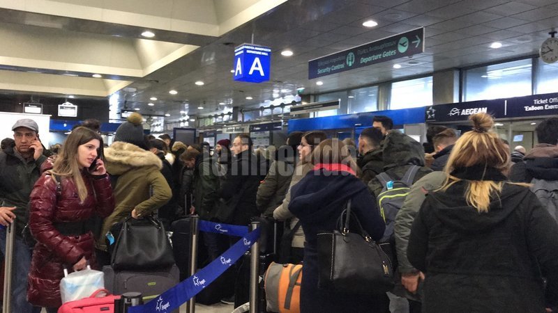 Απίθανες ουρές σήμερα στο αεροδρόμιο «Μακεδονία» / Φωτογραφία: iefimerida.gr