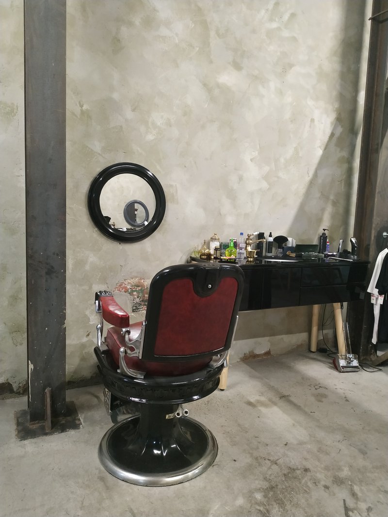 Mmiri ozuzo: Το τελευταίο σπίτι του Κολοκοτρώνη, στο κέντρο της Αθήνας, μετατράπηκε σε χώρο ομορφιάς μόνο για άνδρες [εικόνες]  | iefimerida.gr 8