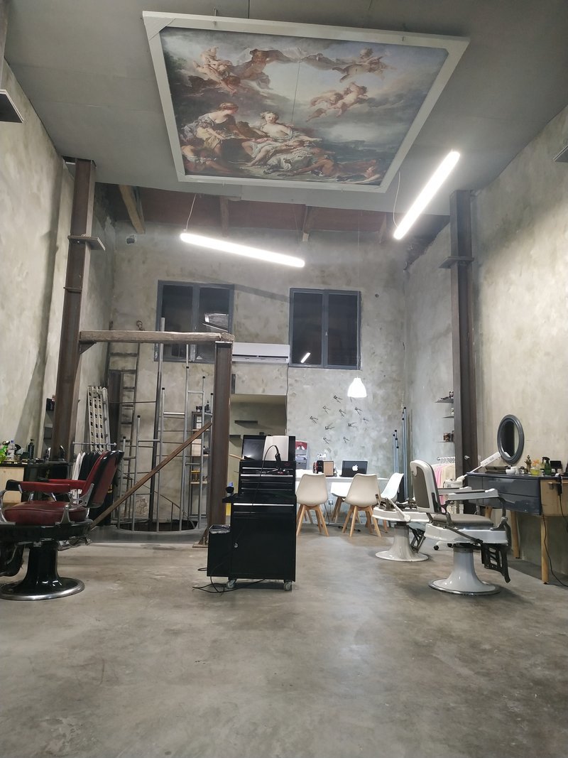 Mmiri ozuzo: Το τελευταίο σπίτι του Κολοκοτρώνη, στο κέντρο της Αθήνας, μετατράπηκε σε χώρο ομορφιάς μόνο για άνδρες [εικόνες]  | iefimerida.gr 9