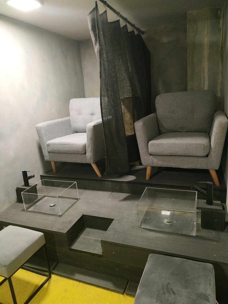 Mmiri ozuzo: Το τελευταίο σπίτι του Κολοκοτρώνη, στο κέντρο της Αθήνας, μετατράπηκε σε χώρο ομορφιάς μόνο για άνδρες [εικόνες]  | iefimerida.gr 4