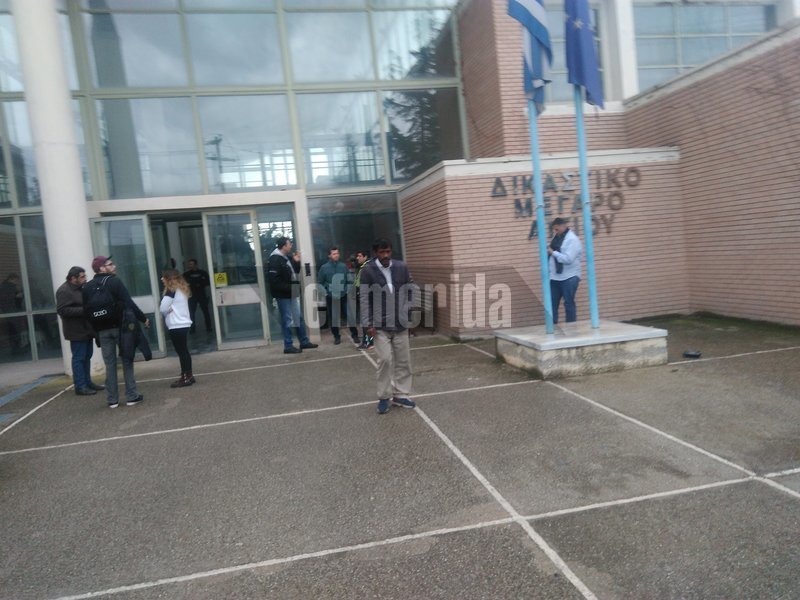 Σε δίκη ο Αμβρόσιος για το «φτύστε τους» κατά των ομοφυλόφιλων [εικόνες] | iefimerida.gr 3