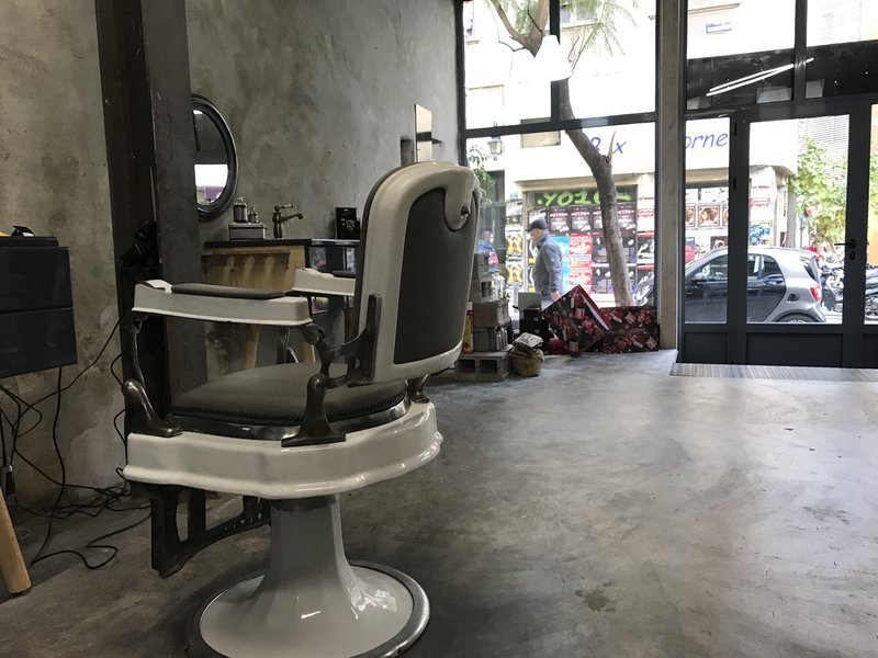 Mmiri ozuzo: Το τελευταίο σπίτι του Κολοκοτρώνη, στο κέντρο της Αθήνας, μετατράπηκε σε χώρο ομορφιάς μόνο για άνδρες [εικόνες]  | iefimerida.gr 5