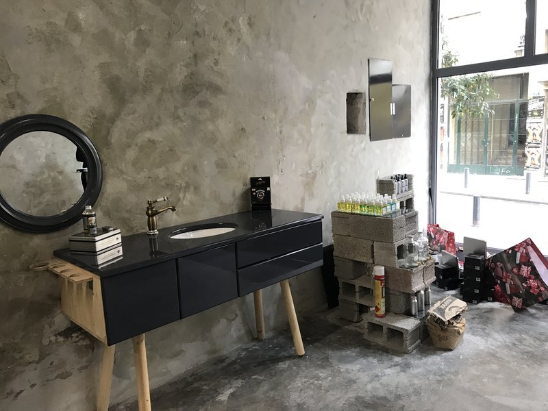 Mmiri ozuzo: Το τελευταίο σπίτι του Κολοκοτρώνη, στο κέντρο της Αθήνας, μετατράπηκε σε χώρο ομορφιάς μόνο για άνδρες [εικόνες]  | iefimerida.gr 7