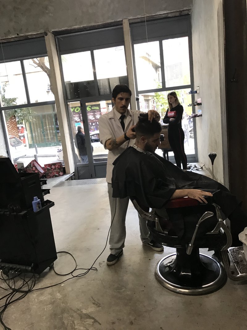 Mmiri ozuzo: Το τελευταίο σπίτι του Κολοκοτρώνη, στο κέντρο της Αθήνας, μετατράπηκε σε χώρο ομορφιάς μόνο για άνδρες [εικόνες]  | iefimerida.gr 1