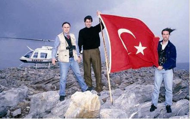 23 χρόνια από την κρίση των Ιμίων -Η σημαία και ο ρόλος των δημοσιογράφων | iefimerida.gr 0
