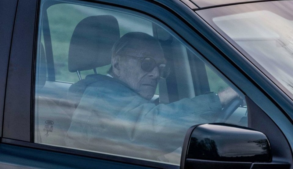 Μετά από μία εβδομάδα και... κράξιμο, ο πρίγκιπας Φίλιππος ζήτησε συγγνώμη στην οδηγό που τραυμάτισε [εικόνες] | iefimerida.gr 1