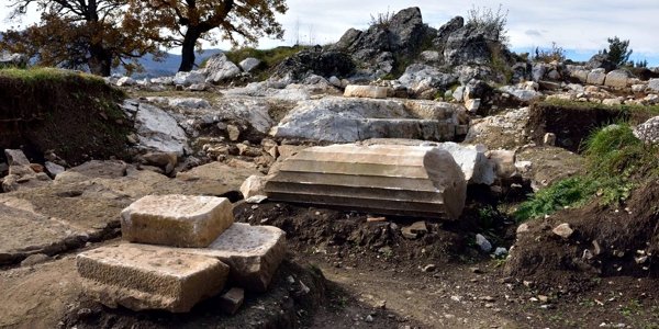 Η ανασκαφή στην περιοχή Καστρί Γρεβενών, ανάμεσα στα χωριά Πολυνέρι και Αλατόπετρα της βορειοανατολικής Πίνδου έφερε στο φως μια οχυρωμένη πόλη της αρχαίας χώρας των Τυμφαίων
