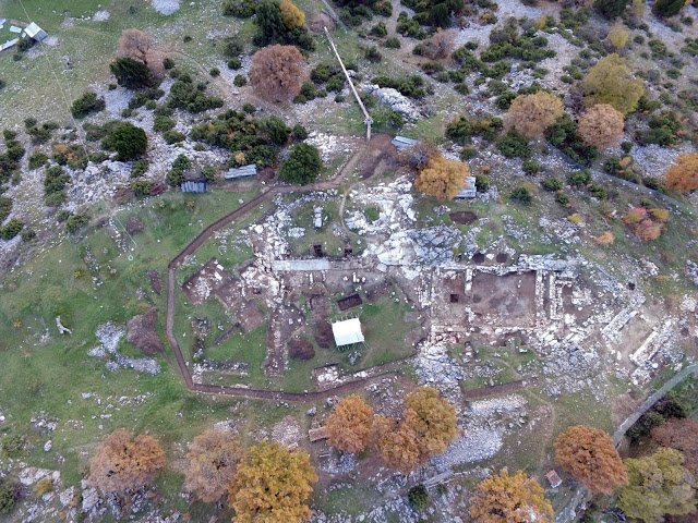 Τα ευρήματα αποκαλύπτουν την ύπαρξη αρχαίου ναού στην περιοχή καθώς και άλλων μνημεωδών κτίρια, χτισμένα με τέτοιο τρόπο που αποδεικνύουν ότι επρόκειτο για οργανωμένη πόλη