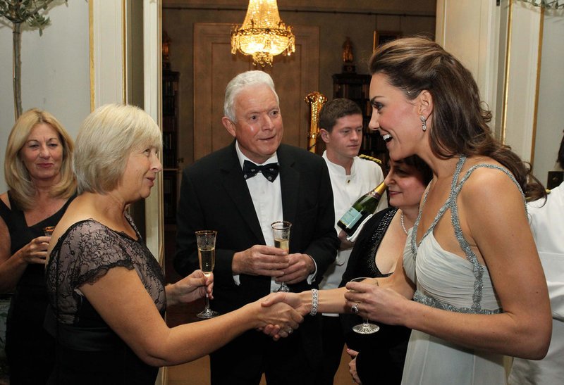 Κι όμως η Κέιτ Μίντλετον φοράει εξτένσιονς -Ιδού η απόδειξη [εικόνες & βίντεο] | iefimerida.gr 0