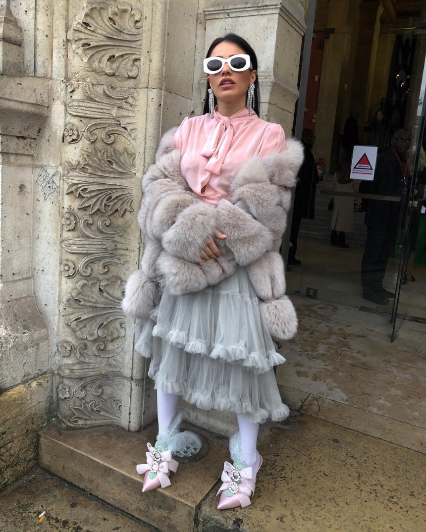 Για αυτή την εμφάνιση στο Παρίσι έκραξαν άγρια την Κόνι Μεταξά [εικόνες] | iefimerida.gr 0