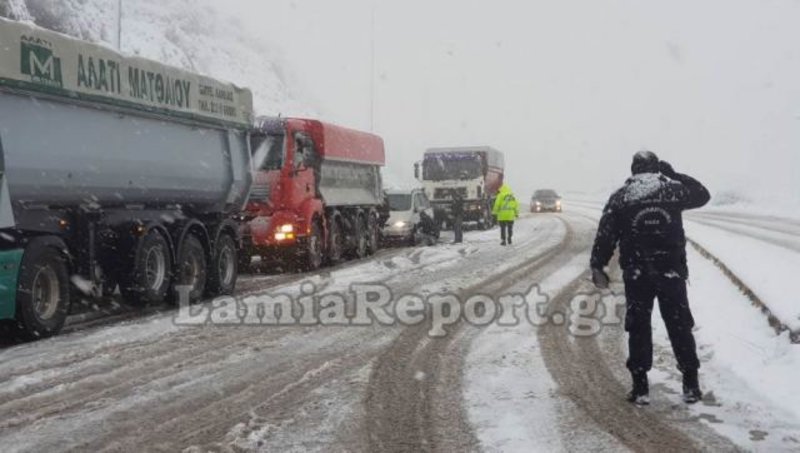 Κακοκαιρία «Σοφία»: Εντονη χιονόπτωση στη Φθιώτιδα – Απαγορευτικό για τα φορτηγά | iefimerida.gr 0