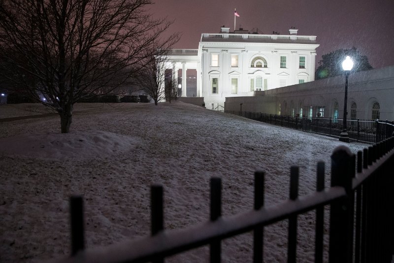 Η εντυπωσιακή φωτό της Μελάνια Τραμπ από τον χιονισμένο Λευκό Οίκο που έγινε viral [εικόνα] | iefimerida.gr 3