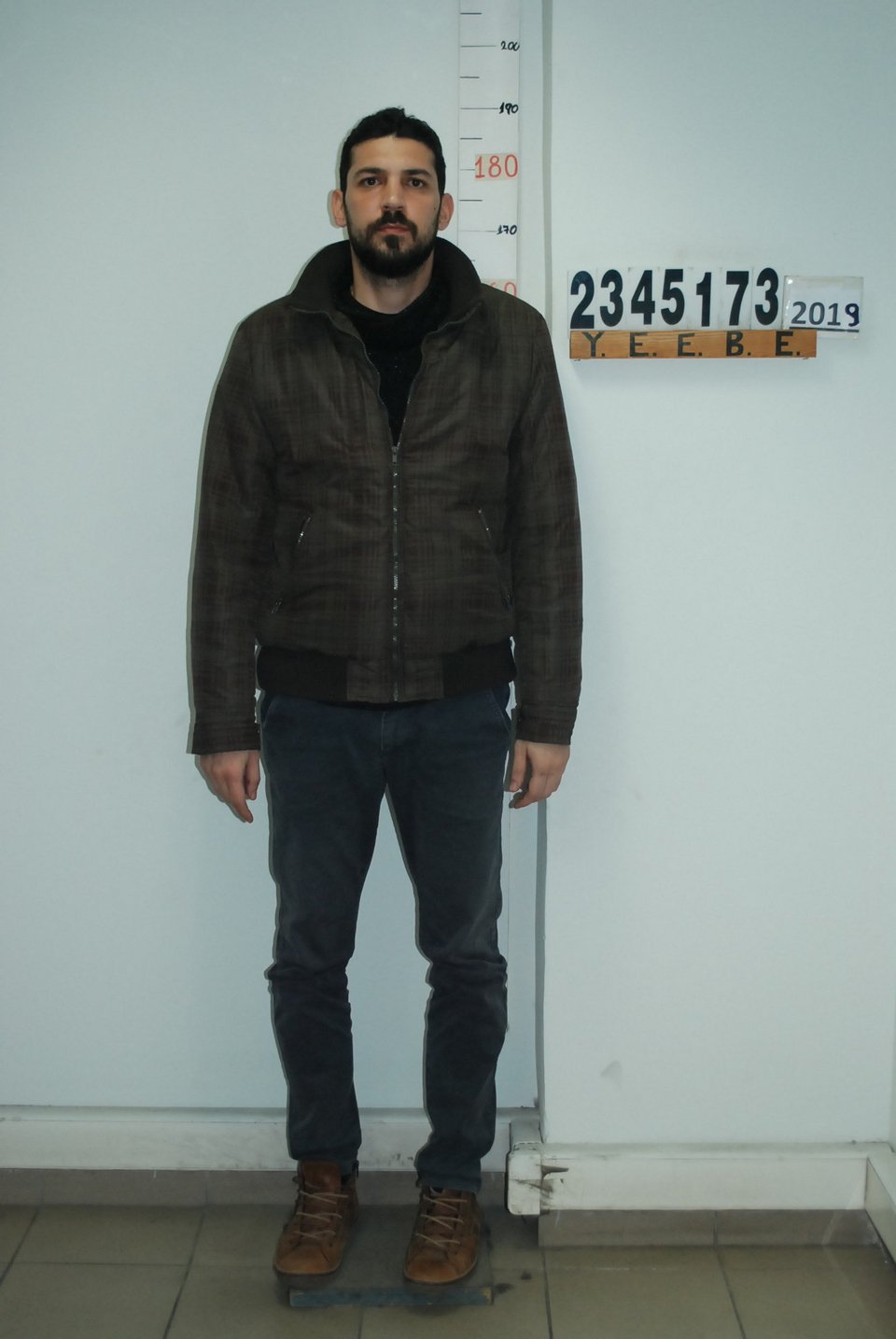 Αυτός είναι ο 34χρονος που «ξάφριζε» καταστήματα στη Θεσσαλονίκη [εικόνες] | iefimerida.gr 1