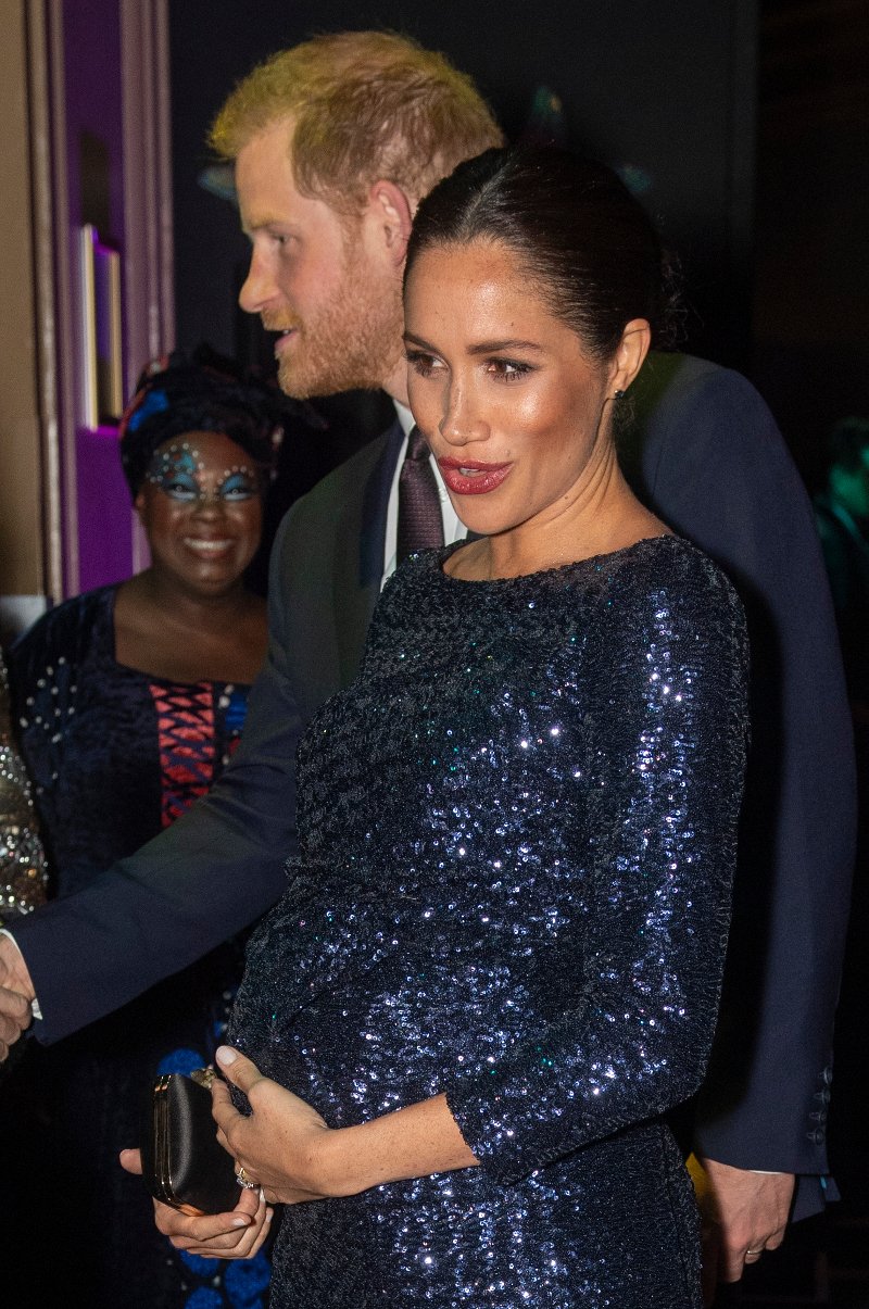 Η Μέγκαν Μαρκλ στην πιο χολιγουντιανή εμφάνισή της ever -Από την κορυφή ως τα νύχια με παγιέτες [εικόνες] | iefimerida.gr 1