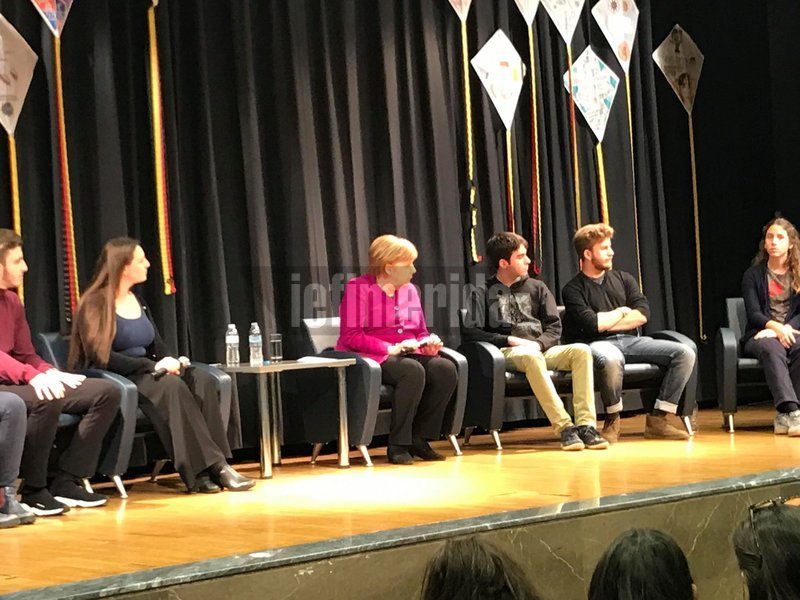 Στη Γερμανική Σχολή η Μέρκελ [εικόνες & βίντεο] | iefimerida.gr 0