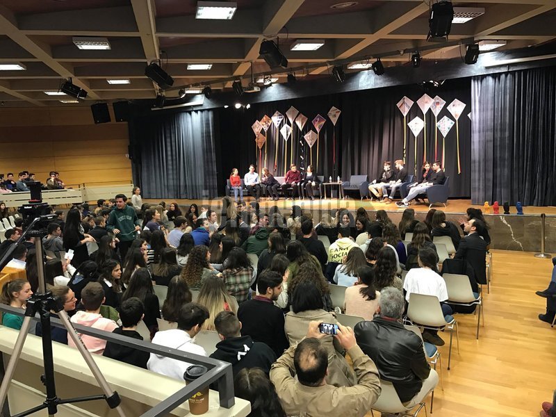 Στη Γερμανική Σχολή η Μέρκελ [εικόνες & βίντεο] | iefimerida.gr 4