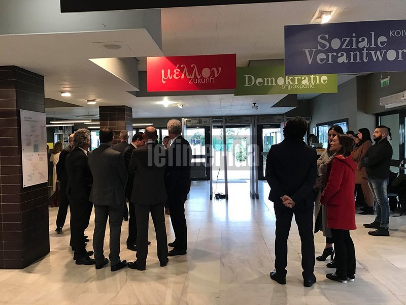 Στη Γερμανική Σχολή η Μέρκελ [εικόνες & βίντεο] | iefimerida.gr 5