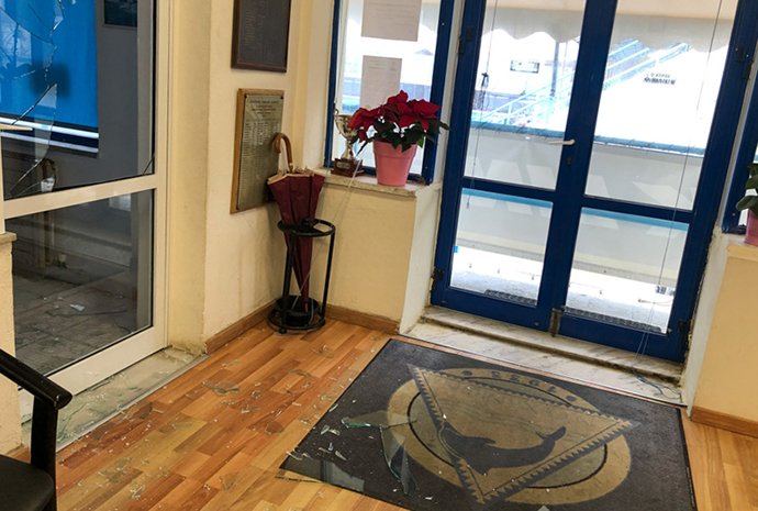 Xανιά: Μπήκαν στο Ναυτικό Ομιλο και τα έκαναν λίμπα -Εσπασαν πόρτες, έκλεψαν υπολογιστές [εικόνες] | iefimerida.gr 3