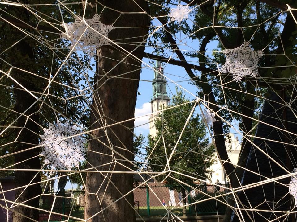 Δαντέλες σε εξωτερικούς χώρους, σαν ιστοί αράχνης