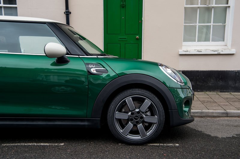 Εκδοση MINI 60 Years: Επετειακή έκδοση με παραδοσιακό σπορ πνεύμα και Βρετανική ευφυΐα [εικόνες] | iefimerida.gr 5