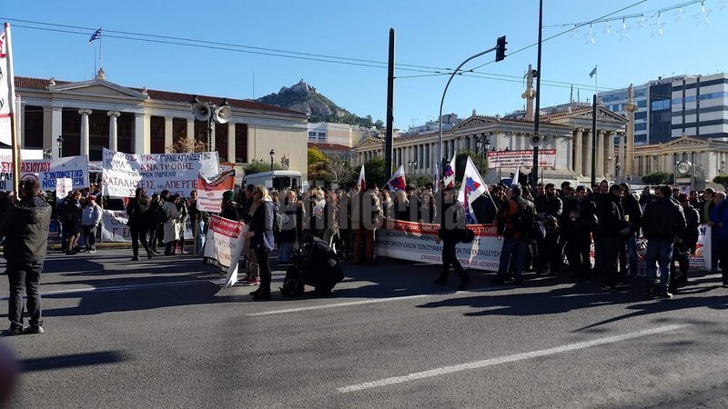 Ξανά στους δρόμους σήμερα οι εκπαιδευτικοί -Διαμαρτυρία στη Βουλή [εικόνες & βίντεο] | iefimerida.gr 15