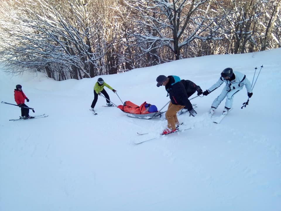 Σκιέρ τραυματίστηκαν στο Χιονοδρομικό Κέντρο Πηλίου -Δύσκολη η επιχείρηση μεταφοράς τους [εικόνες] | iefimerida.gr 2