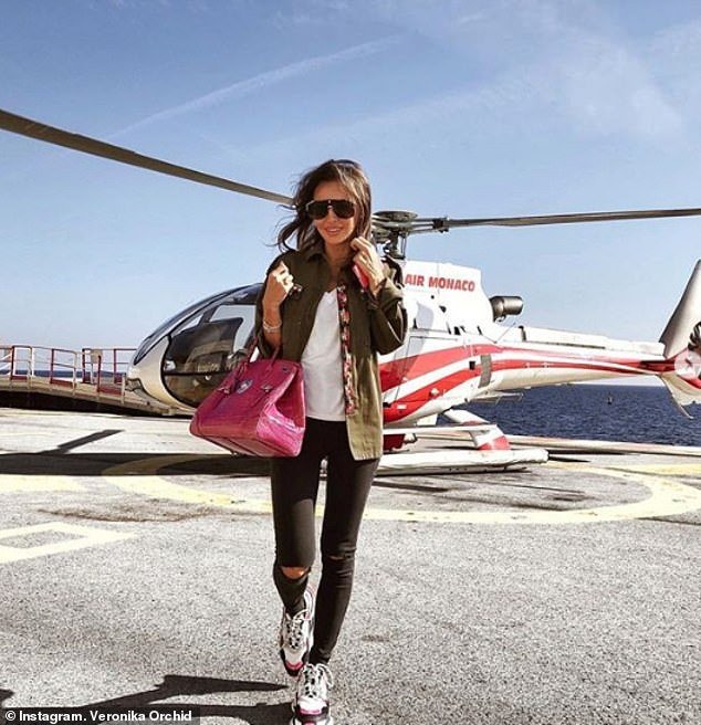 Μπάνιο δίπλα σε ενυδρείο και δείπνο με καμηλοπαρδάλεις –Ετσι έκαναν Πρωτοχρονιά τα Richs Kids [εικόνες] | iefimerida.gr 11