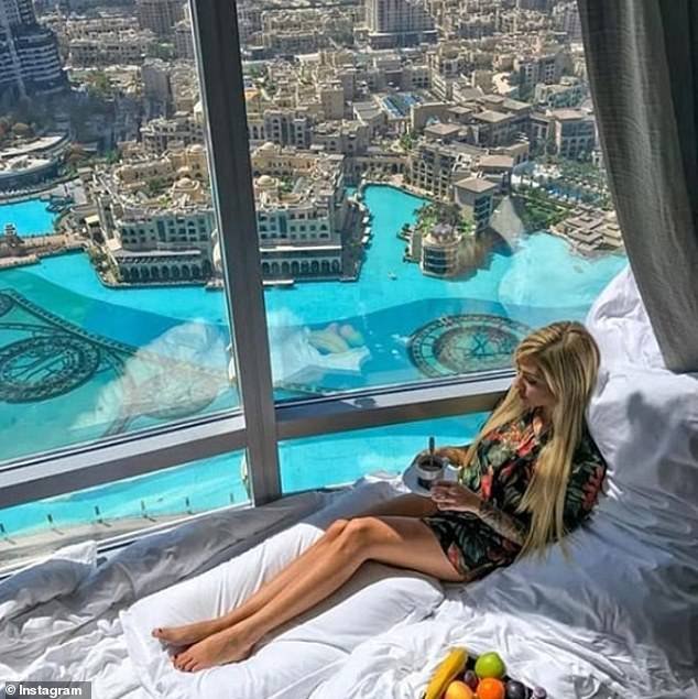 Μπάνιο δίπλα σε ενυδρείο και δείπνο με καμηλοπαρδάλεις –Ετσι έκαναν Πρωτοχρονιά τα Richs Kids [εικόνες] | iefimerida.gr 4