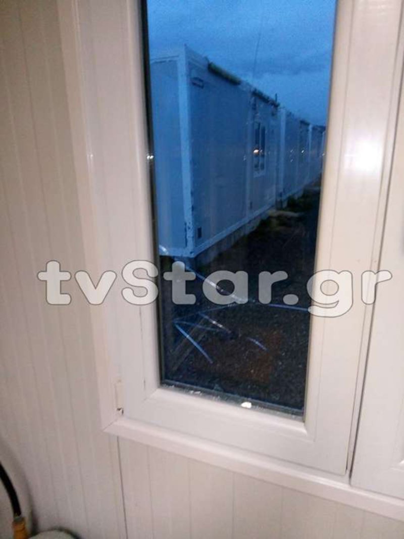 Αιματηρό επεισόδιο μεταξύ προσφύγων στη Ριτσώνα -Στο νοσοκομείο δύο ανήλικοι [εικόνες] | iefimerida.gr 0