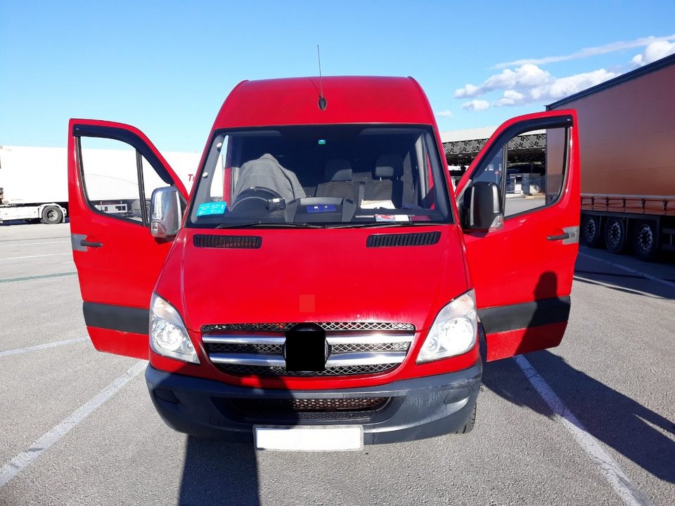 Πάτρα: Αλλοδαπός ήταν κρυμμένος σε κινητήρα αυτοκινήτου στο λιμάνι [εικόνες] | iefimerida.gr 2