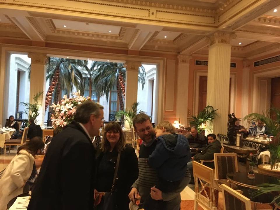 Στη Μεγάλη Βρετάνια βρήκαν καταφύγιο από τα χημικά οι διαδηλωτές [εικόνες] | iefimerida.gr 1