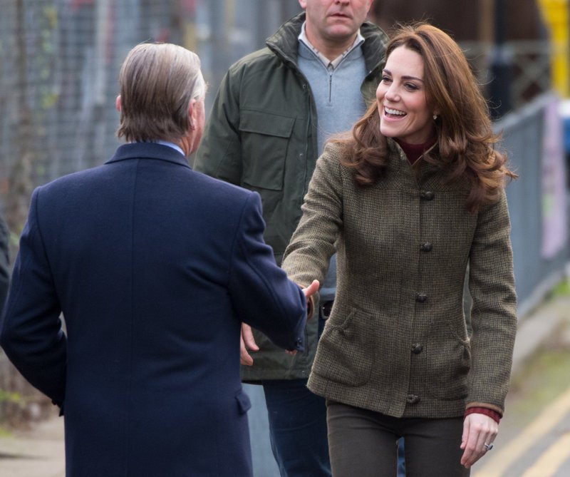 Η Κέιτ Μίντλετον κόντραρε άγρια τη Μέγκαν Μαρκλ -Εκανε την ανατροπή στο παπούτσι [εικόνες] | iefimerida.gr 1