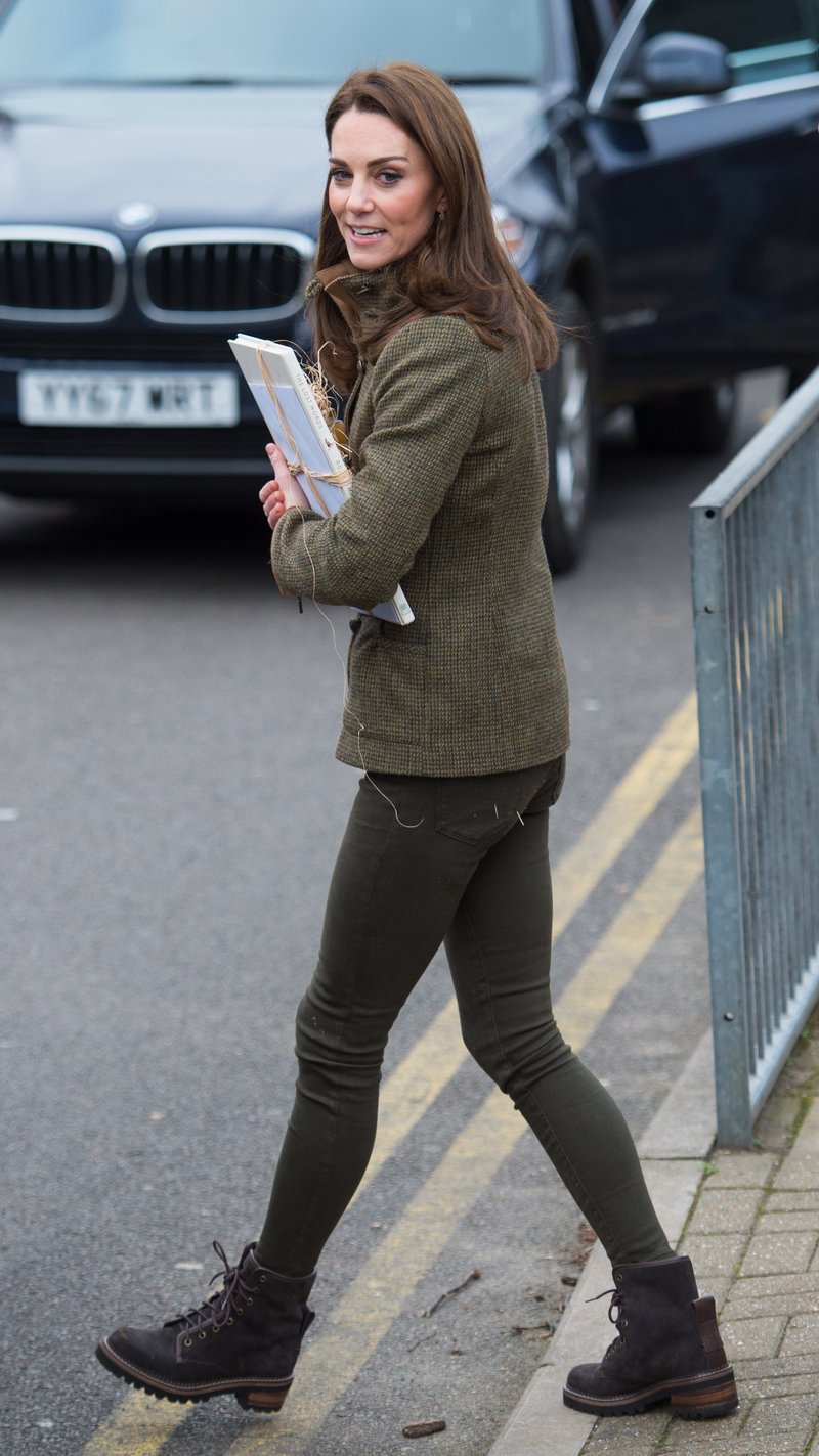 Η Κέιτ Μίντλετον κόντραρε άγρια τη Μέγκαν Μαρκλ -Εκανε την ανατροπή στο παπούτσι [εικόνες] | iefimerida.gr 0