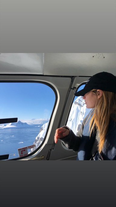 Ο «χρυσός» κληρονόμος Τεό Νιάρχος φωτογράφισε τόπλες τη σύντροφό του στην Ανταρκτική [εικόνες] | iefimerida.gr 4